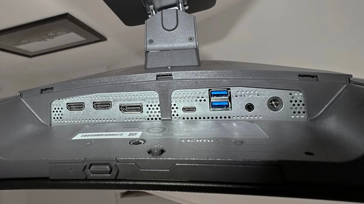 Trên tay LG UltraGear Evo GX9 39GX950B với hệ thống cổng kết nối