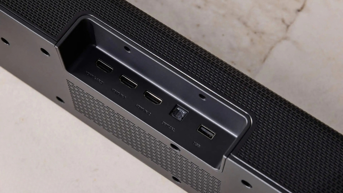 Trên tay TCL Q95K với các kết nối phục vụ giải trí tại nhà