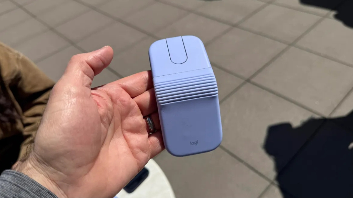 Trên tay Logitech Mobi Fold nổi bật với thiết kế gập độc đáo và tính di động cao