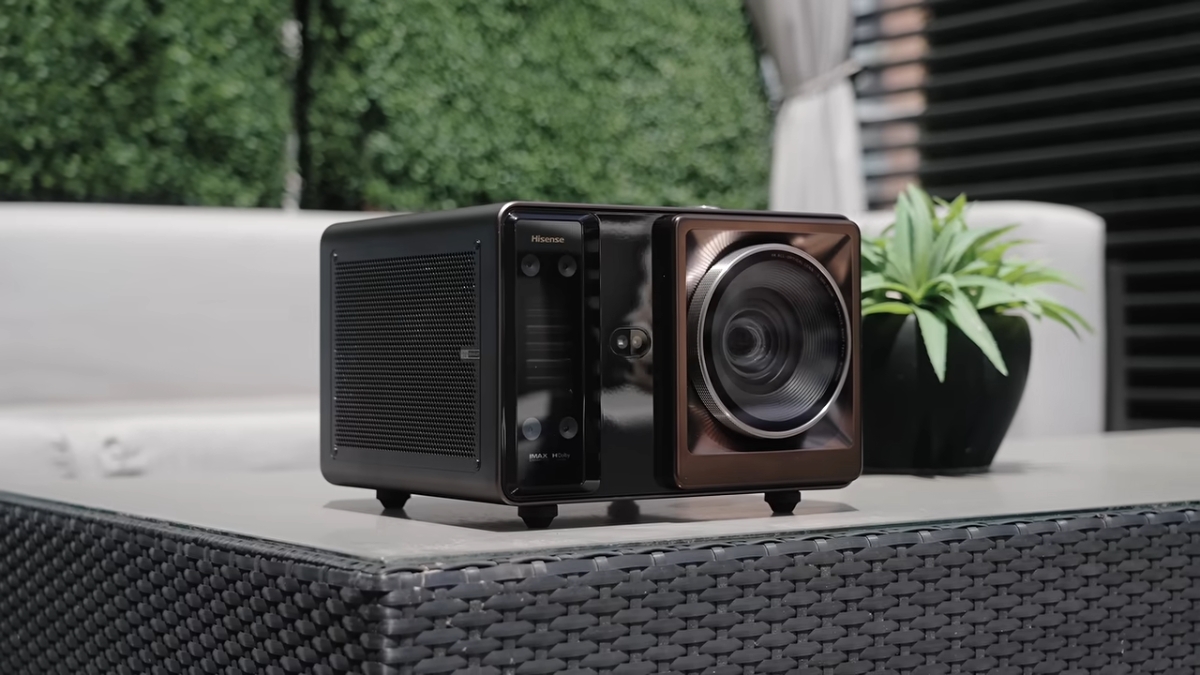 Trên tay Hisense XR10 với thiết kế nhỏ gọn, hướng đến trải nghiệm giải trí 4K cao cấp