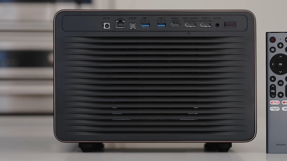 Trên tay Hisense XR10 với hệ thống cổng kết nối đa dạng ở mặt sau