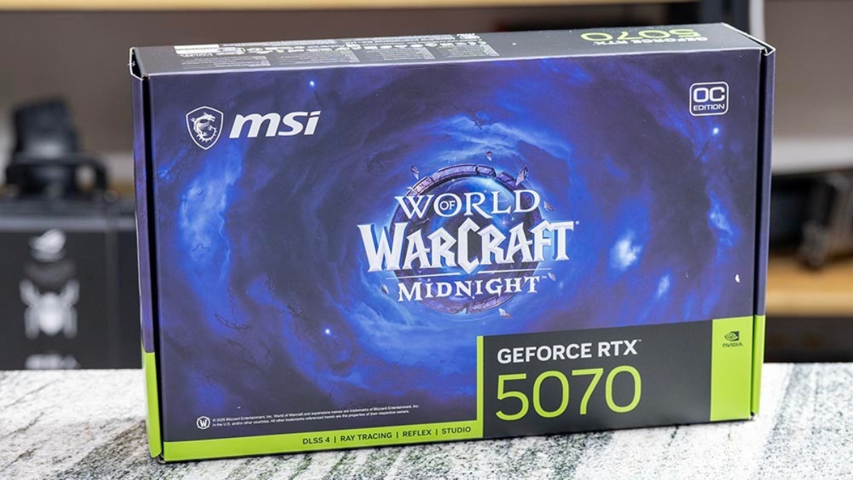 Trên tay MSI GeForce RTX 5070 Midnight phiên bản Xal’atath với thiết kế màu xanh lấy cảm hứng từ World of Warcraft