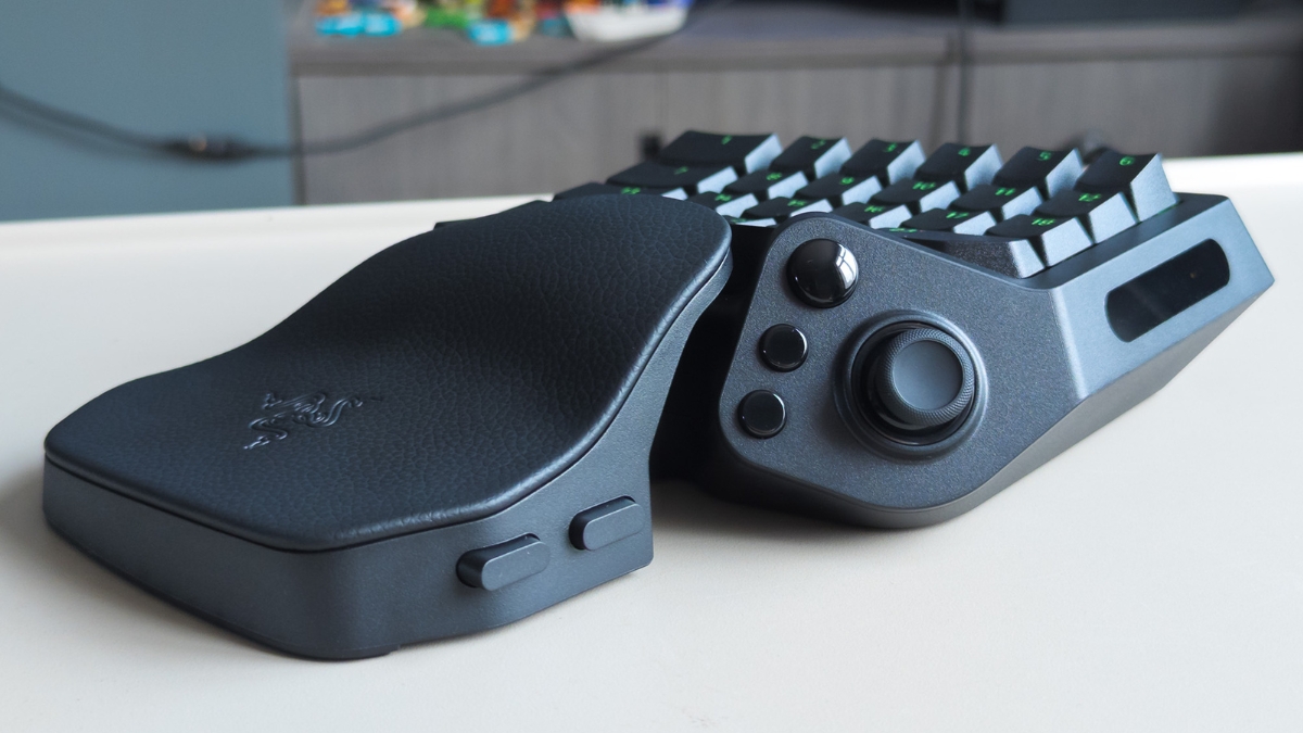 Trên tay Razer Tartarus V2 Pro cho cảm giác cầm nắm công thái học ôm sát lòng bàn tay