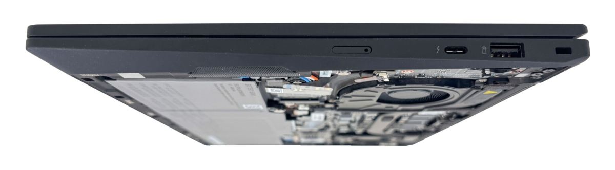 Đánh giá Lenovo ThinkPad X1 Carbon Gen 14 Aura Edition với các cổng kết nối cạnh phải