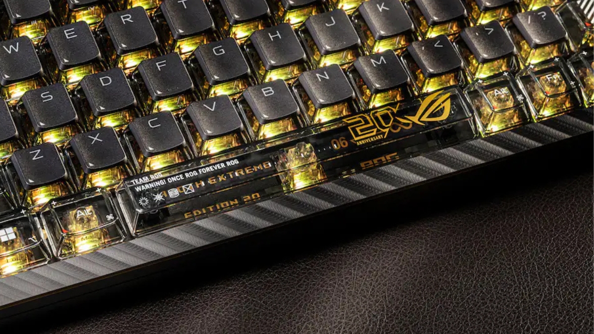 Trên tay ASUS ROG Azoth Extreme Edition 20 bàn phím cơ gaming cao cấp với plate carbon fiber và switch ROG NX Snow linear