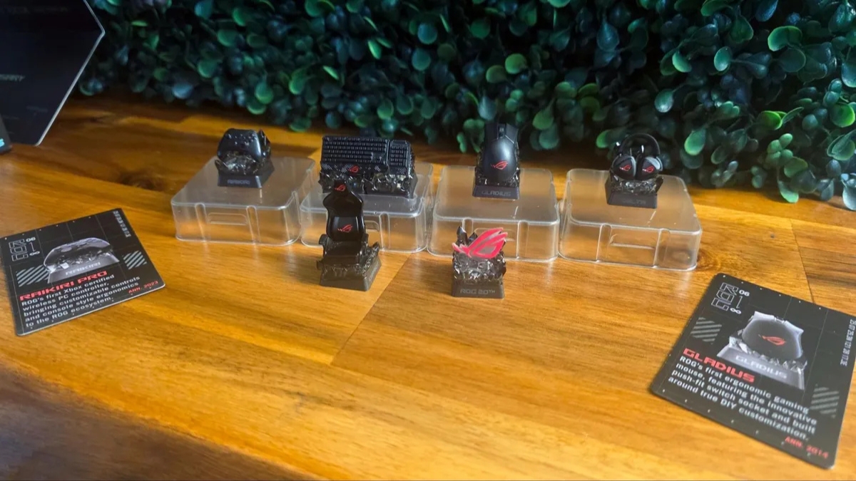 Trên tay ASUS ROG Azoth Extreme Edition 20 bàn phím cơ gaming cao cấp kèm bộ keycap blind box Edition 20 mô hình ROG thu nhỏ