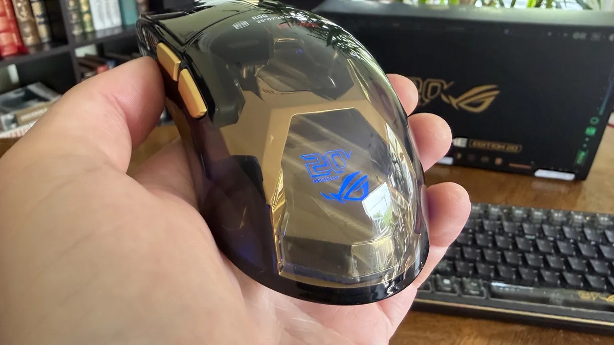 Trên tay ASUS ROG Harpe II Extreme Edition 20 với lớp vỏ bán trong suốt màu đen