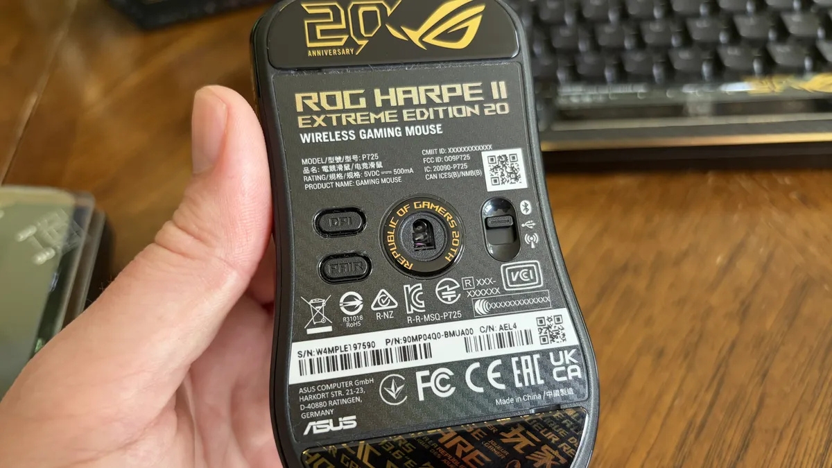 Trên tay ASUS ROG Harpe II Extreme Edition 20 với công tắc chuyển nhanh chế độ kết nối