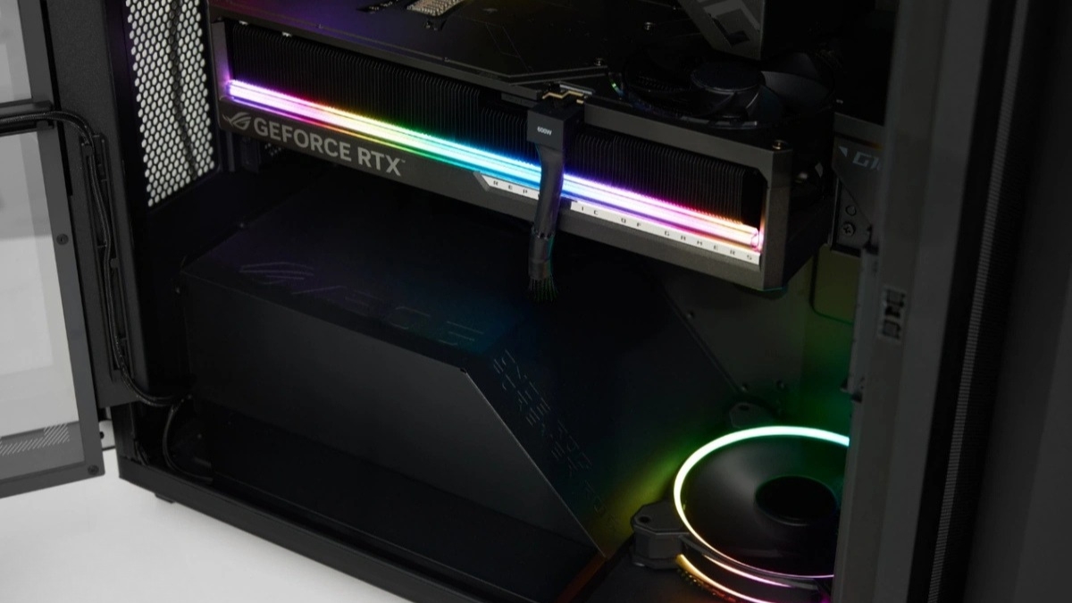 Trên tay ROG Strix SCAR 10X với card đồ họa ROG Astral RTX 5080