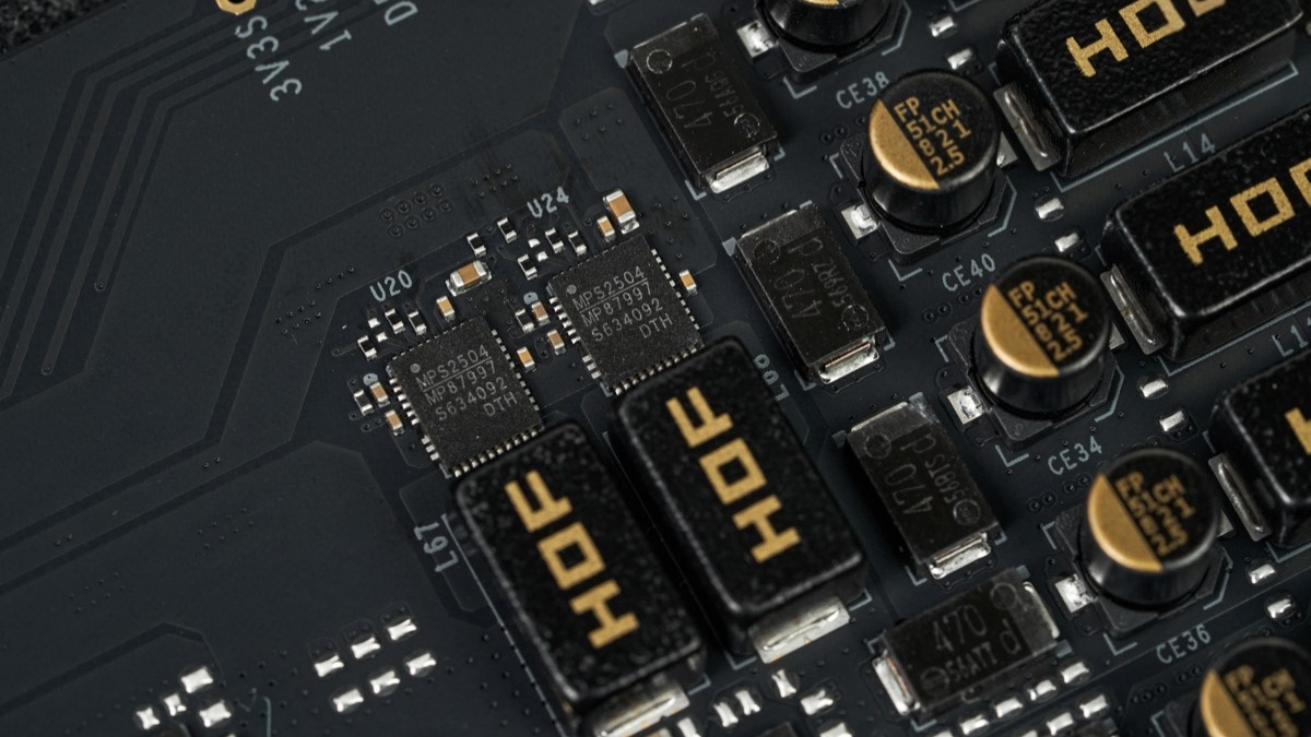 Trên tay RTX 5070 Ti HOF OC LAB Black Soul X với công tắc BIOS kép và hệ thống Hyper Boost hỗ trợ hiệu năng tối đa