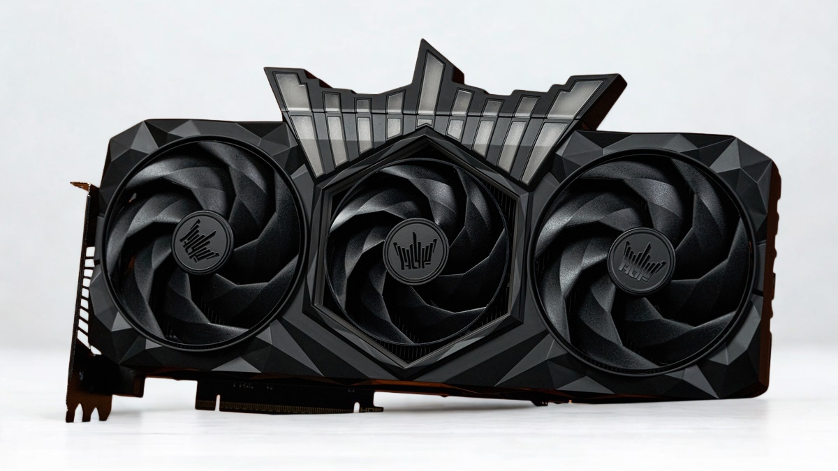 Trên tay RTX 5070 Ti HOF OC LAB Black Soul X với thiết kế Black Crown liền mạch tông đen toàn diện