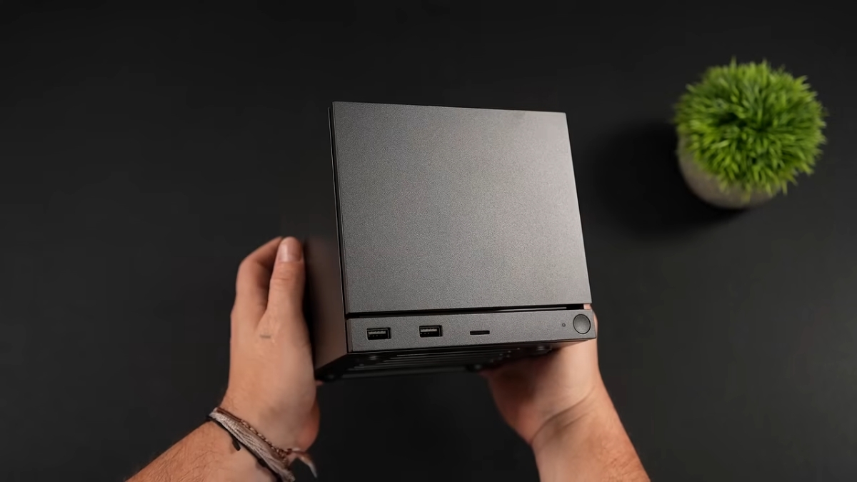 Trên tay Steam Machine: Đủ sức thay thế dàn PC gaming cồng kềnh?
