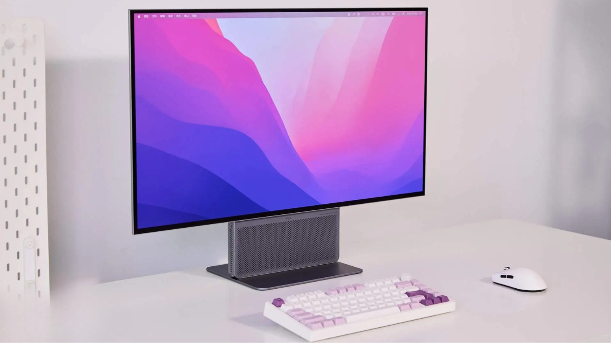 Trên tay TCL 32X3A OLED+ với thiết kế viền mỏng và phong cách gaming hiện đại