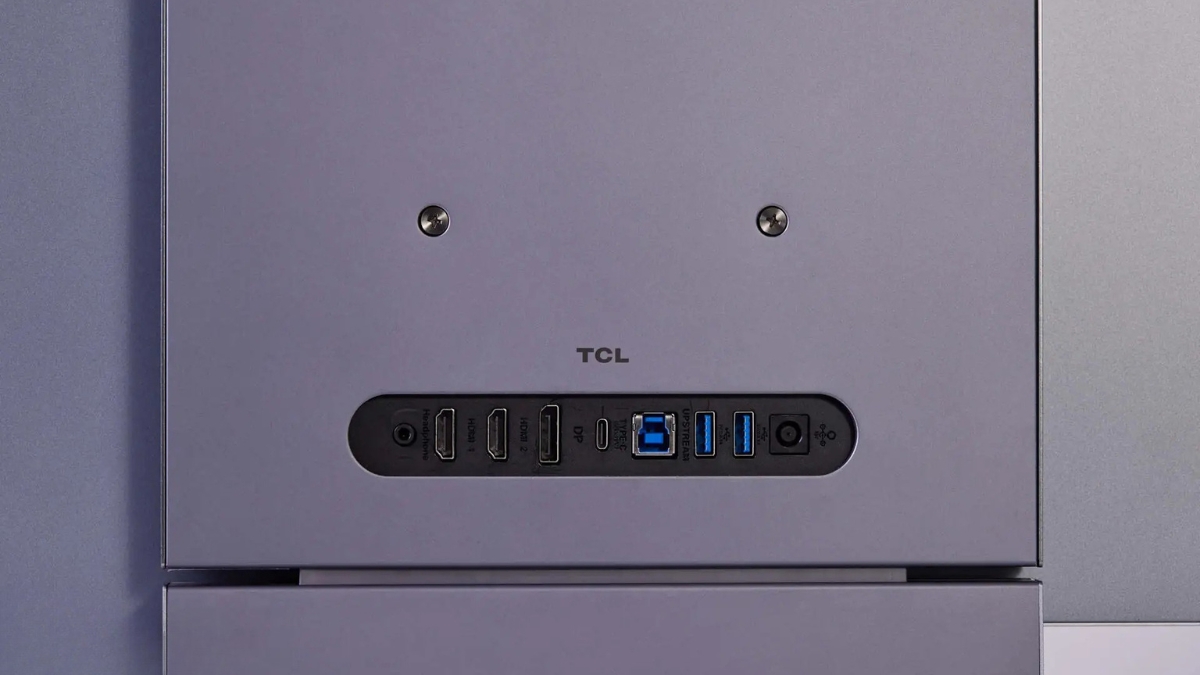 Trên tay TCL 32X3A OLED+ với hệ thống cổng kết nối đa dạng