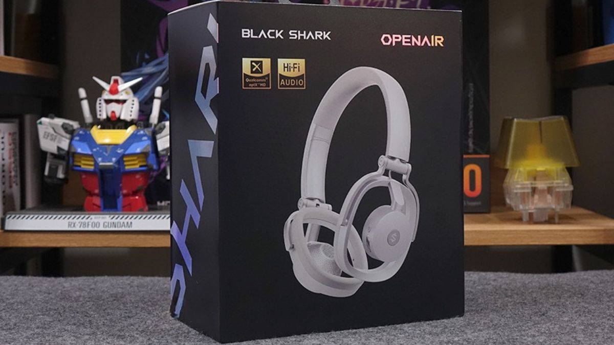 Trên tay Xiaomi Black Shark OpenAir với hộp đựng in logo Qualcomm aptX HD và Hi-Res Audio