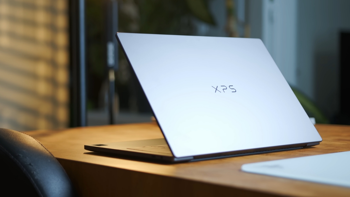 Trên tay XPS 14 & XPS 16 2026 thiết kế tổng thể với dáng máy vuông vức và màu ánh vàng mới