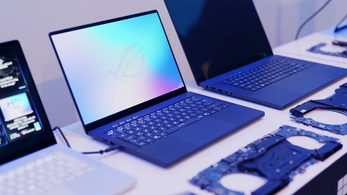 Trên tay Zephyrus G14, G16 và Duo 2026 cận cảnh bàn phím và touchpad trên G14 và G16