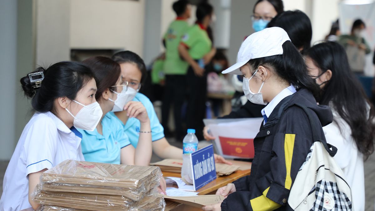 Hồ sơ nhập học đại học và thời gian nhập học