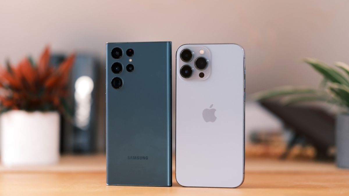 So sánh tính năng nổi bật Apple vs Samsung giá trị thương hiệu