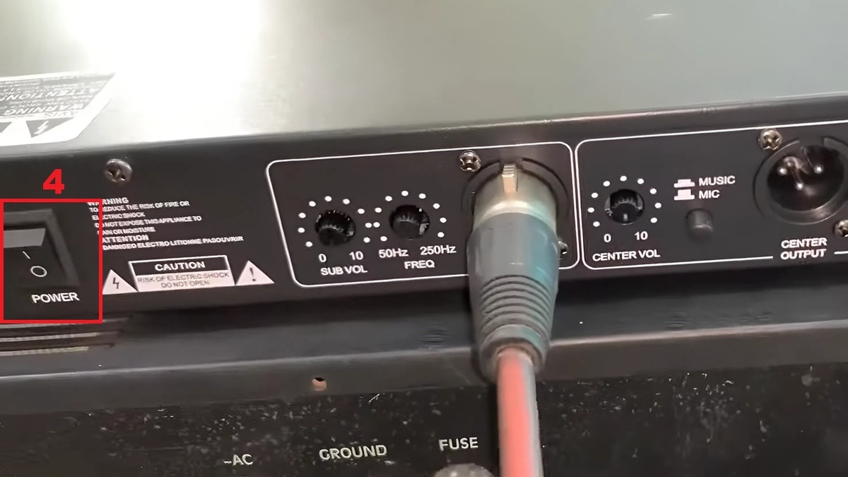 Cách đấu loa sub điện vào ampli qua cổng subwoofer Out bước 3