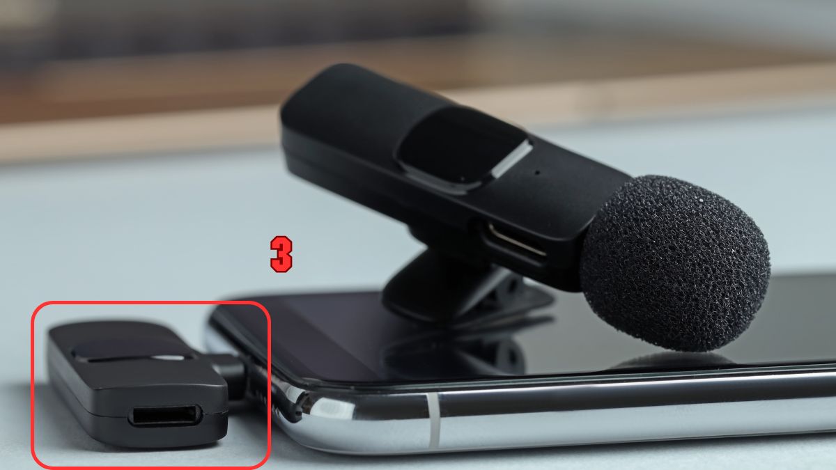 Cách sử dụng wireless lavalier microphone bước 3