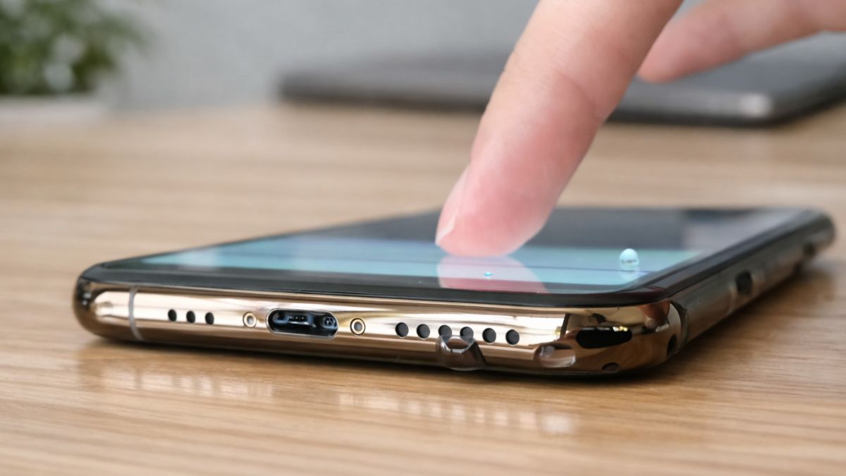 Cách vệ sinh loa điện thoại bằng ứng dụng bung nước