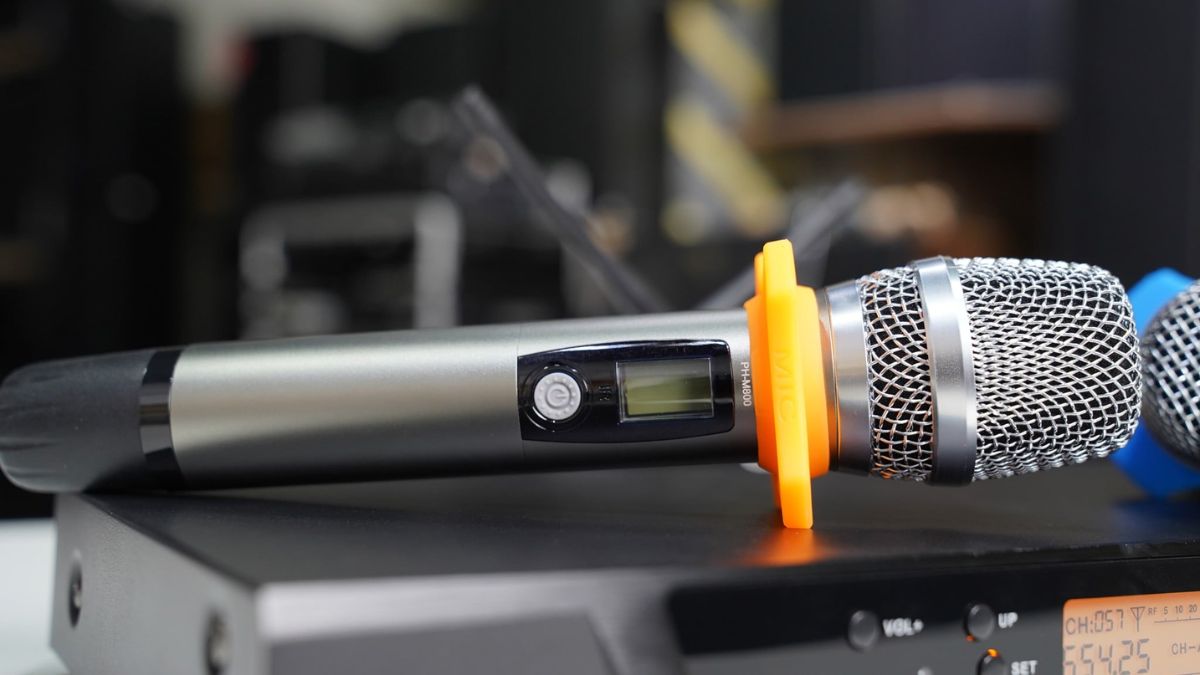 Lý do nên thực hiện cách vệ sinh micro karaoke