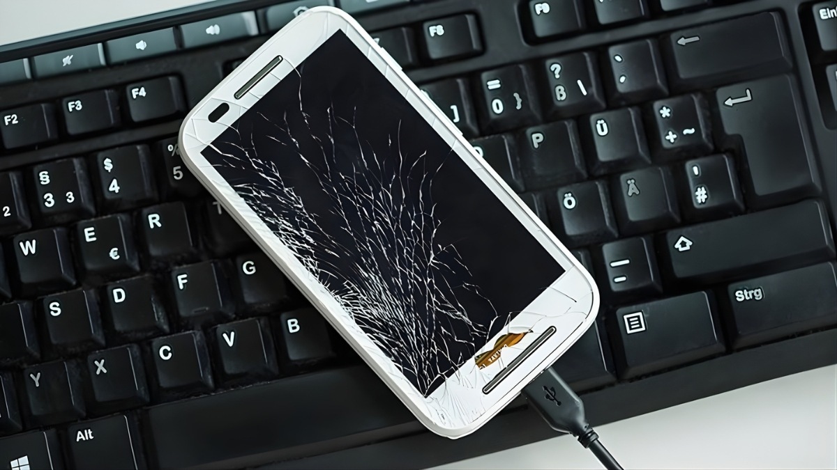 Cách khắc phục điện thoại tự tắt màn hình khi đang sử dụng do hỏng