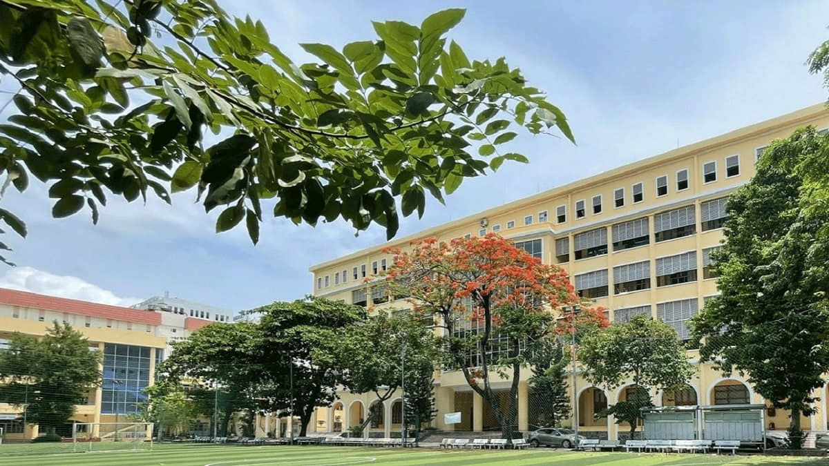 Đại học Y Dược TPHCM là trường công hay tư học phí như nào