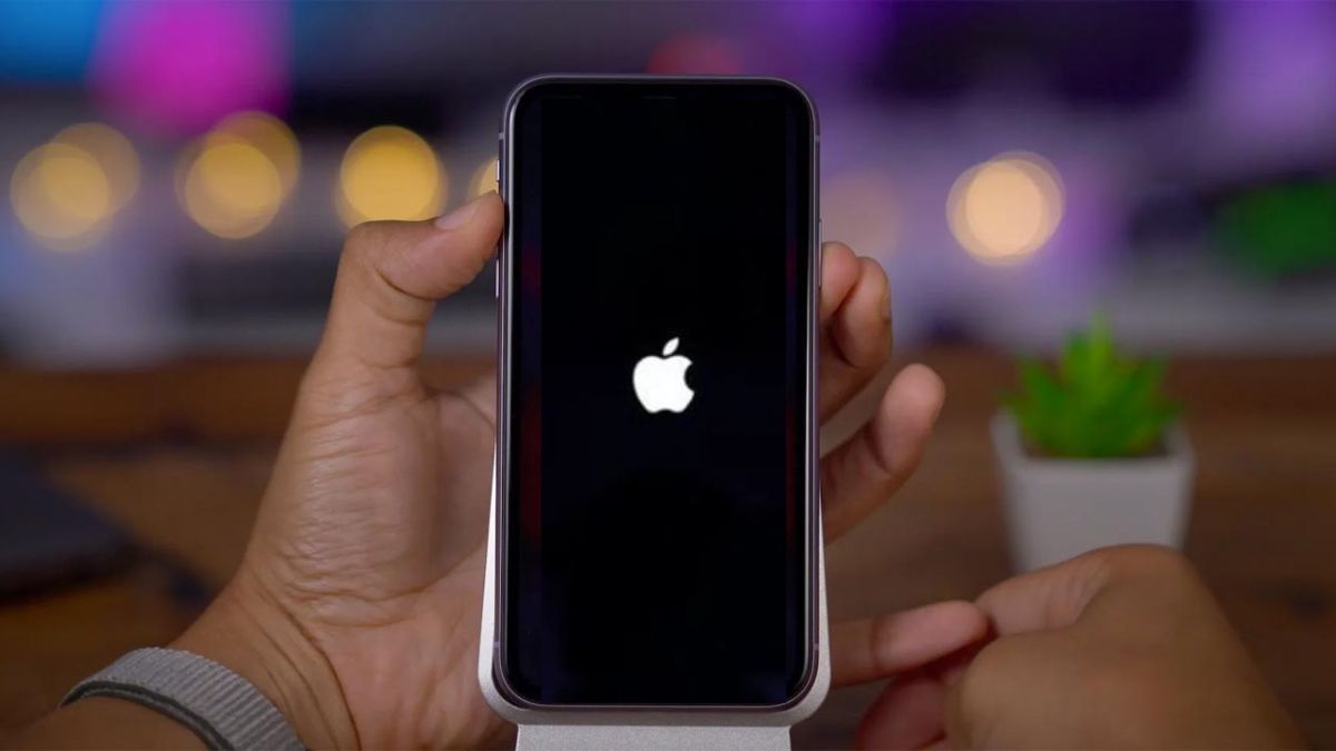 Cách xử lý lỗi iPhone lên táo rồi tắt khởi động