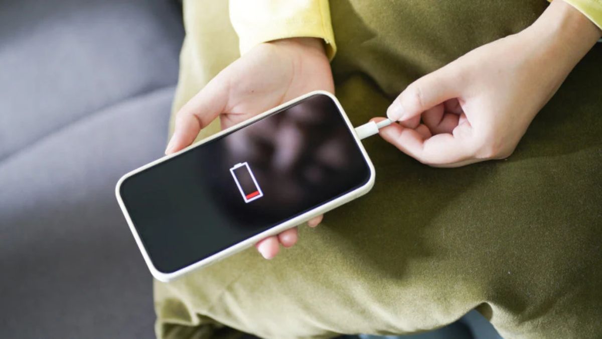 Cách xử lý lỗi iPhone lên táo rồi tắt cắm sạc vào iphone