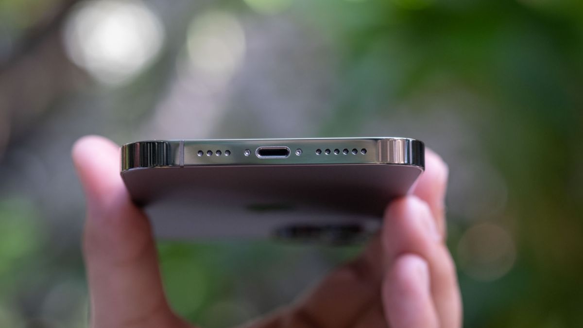 Cách khắc phục lỗi iphone phát hiện chất lỏng vệ sinh cổng sạc