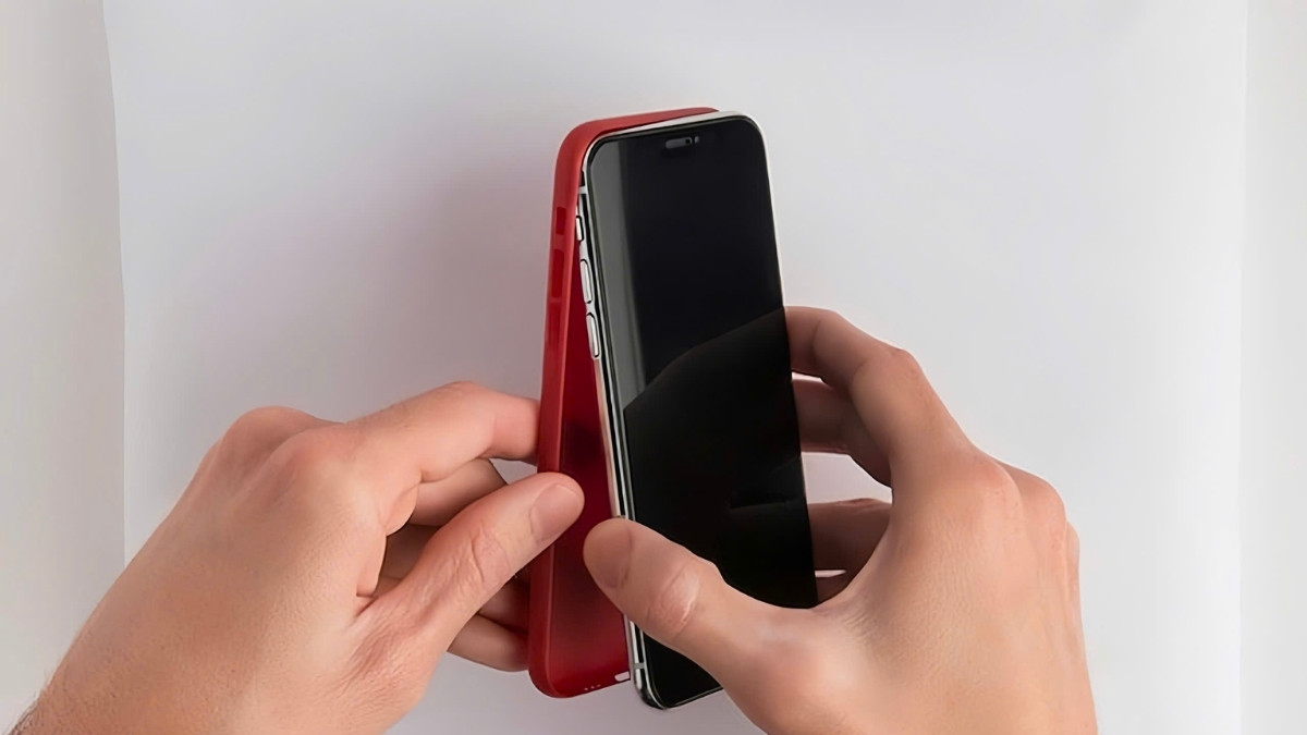 Lưu ý khi sạc pin iPhone để đảm bảo an toàn tháo ốp lưng