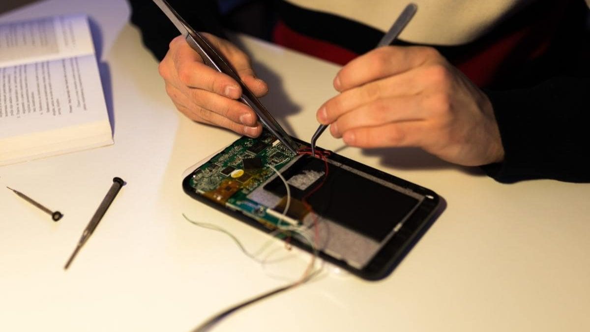 sửa lỗi iphone tự tắt màn hình liên hệ nhà cung cấp