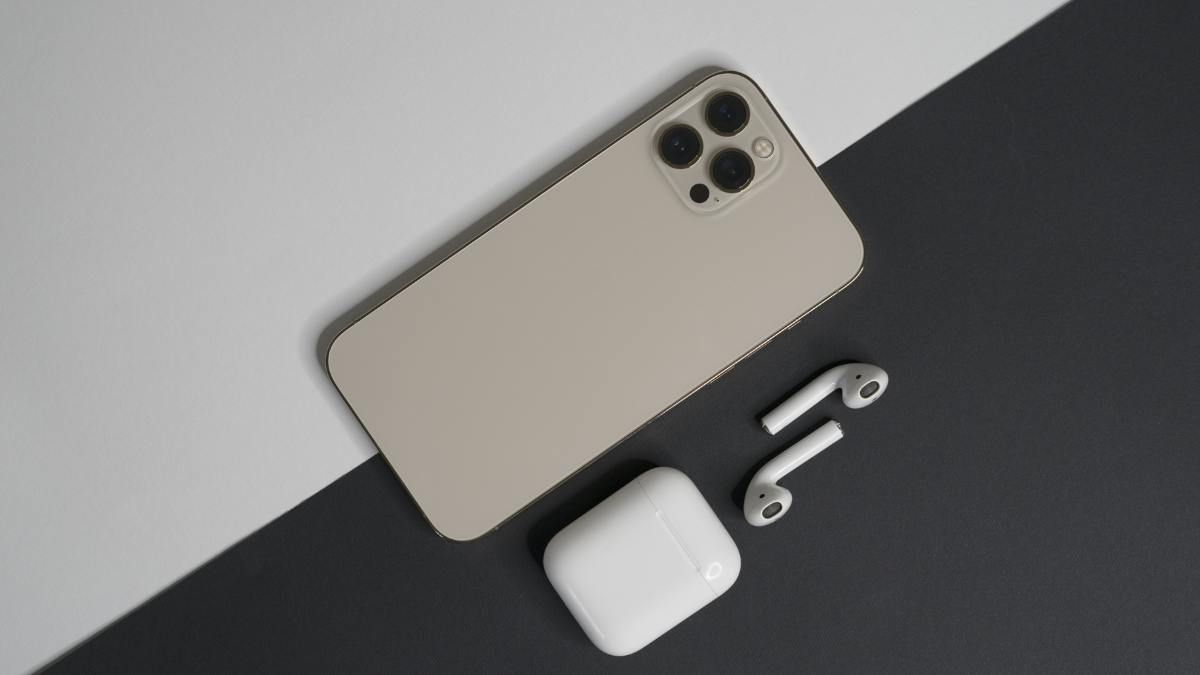 Nên mua iPhone xách tay hay iPhone chính hãng