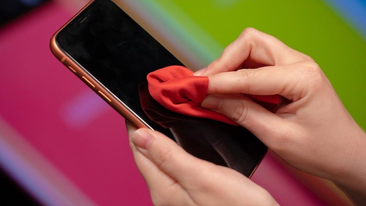 Cách khắc phục liệt màn hình iPhone vệ sinh màn hình