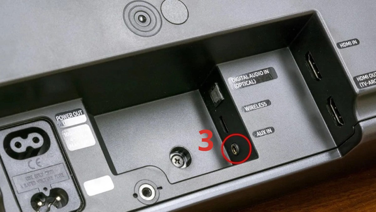 Loa Soundbar có hát karaoke được không Cách hát karaoke trên loa có trang bị cổng AUX bước 2