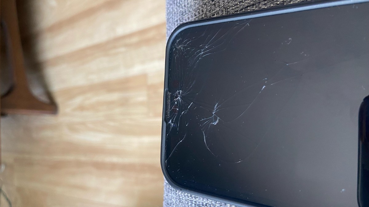 Nguyên nhân lỗi màn hình iPhone 13 Pro Max bị va đập mạnh