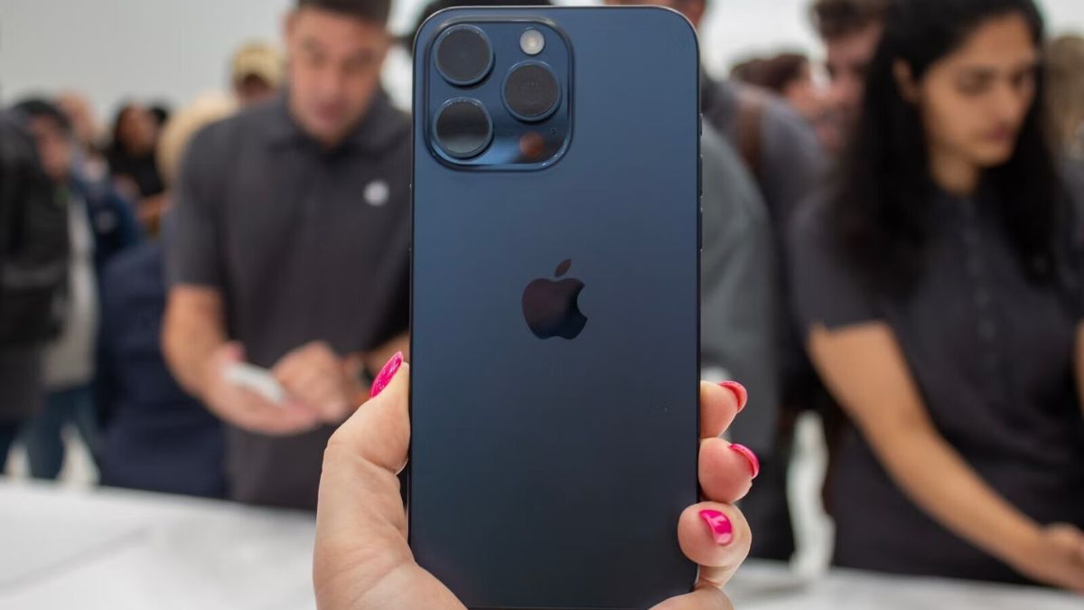 Top màu của các dòng iPhone từng gây sốt khi ra mắt  iPhone 12 titan xanh