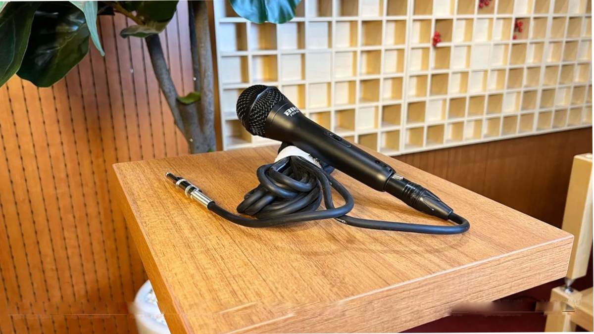 nên dùng micro có dây hay không dây có ưu nhược điểm gì