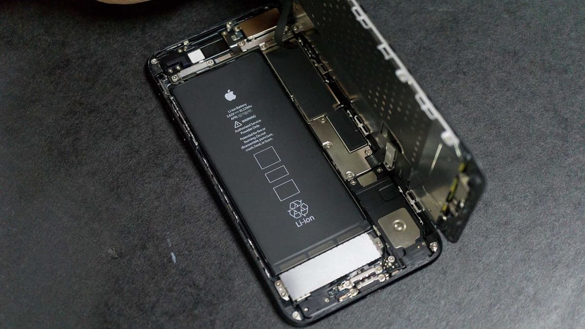 Thay pin iPhone có ảnh hưởng đến máy không