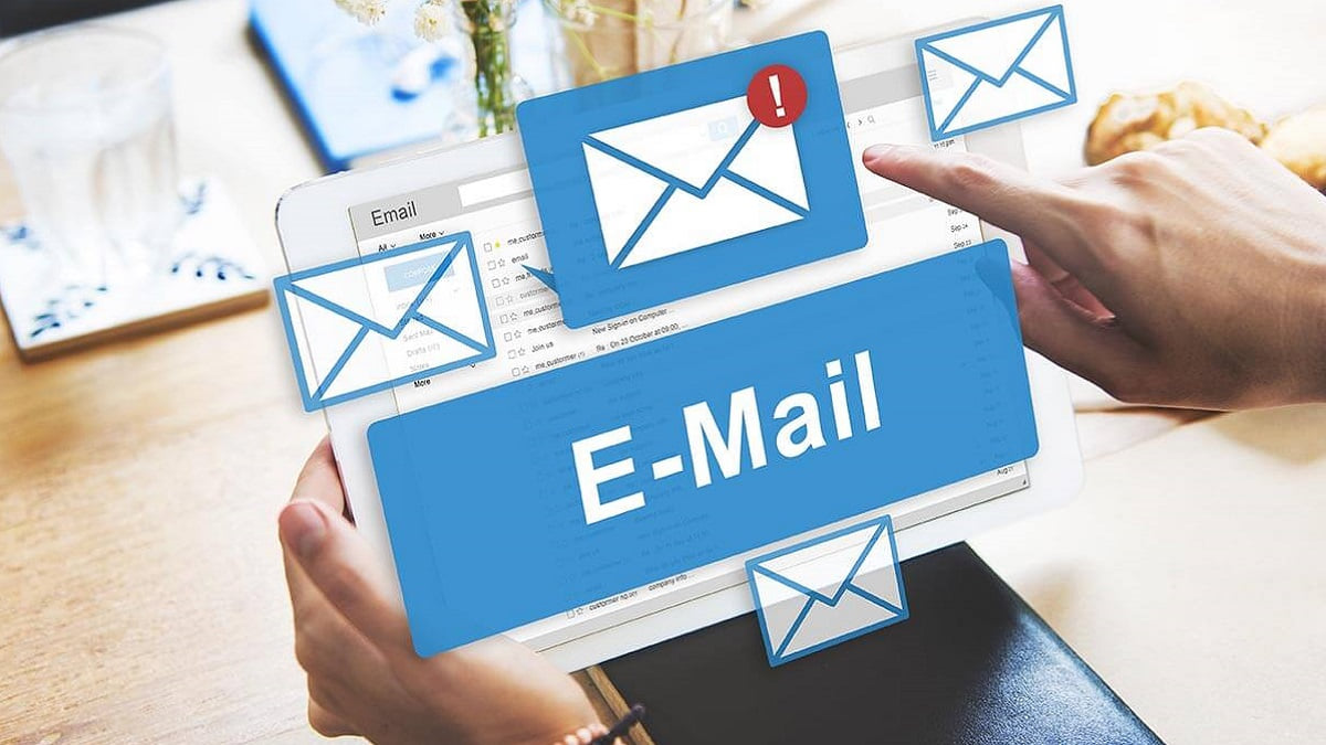 Cách Liên hệ tổng đài Mcredit miễn phí qua Email