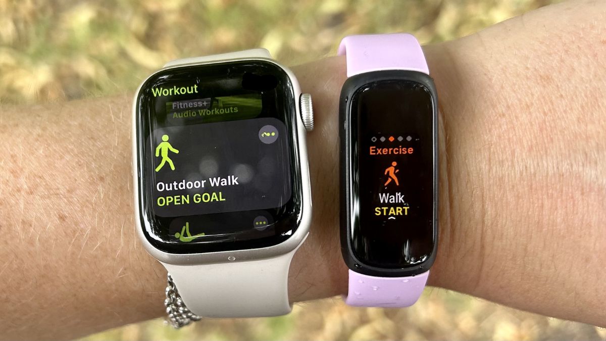 So sánh vòng đeo tay với đồng hồ thông minh là gì