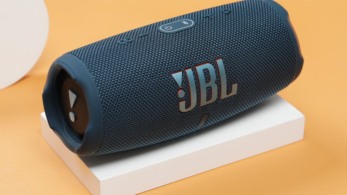 Test âm bass của loa JBL bằng nhạc EDM