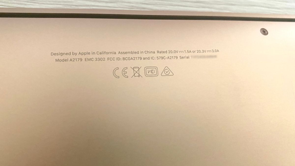 Check IMEI MacBook trên thân máy