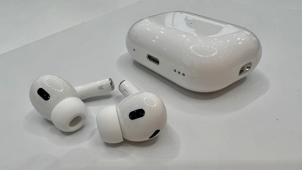 Những nâng cấp trên AirPods Pro 2 so với thế hệ đầu vê tính năng adaptive transparency
