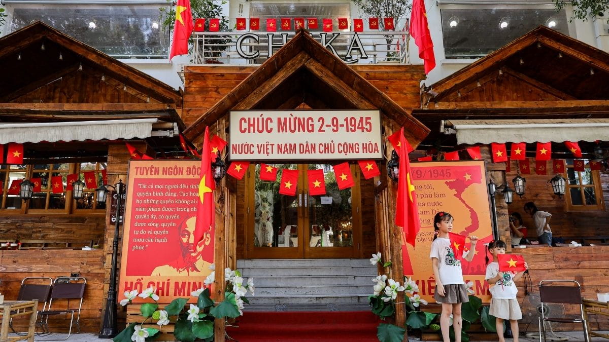 Trang trí quán cafe thu hút khách check-in dịp 2/9 - 2