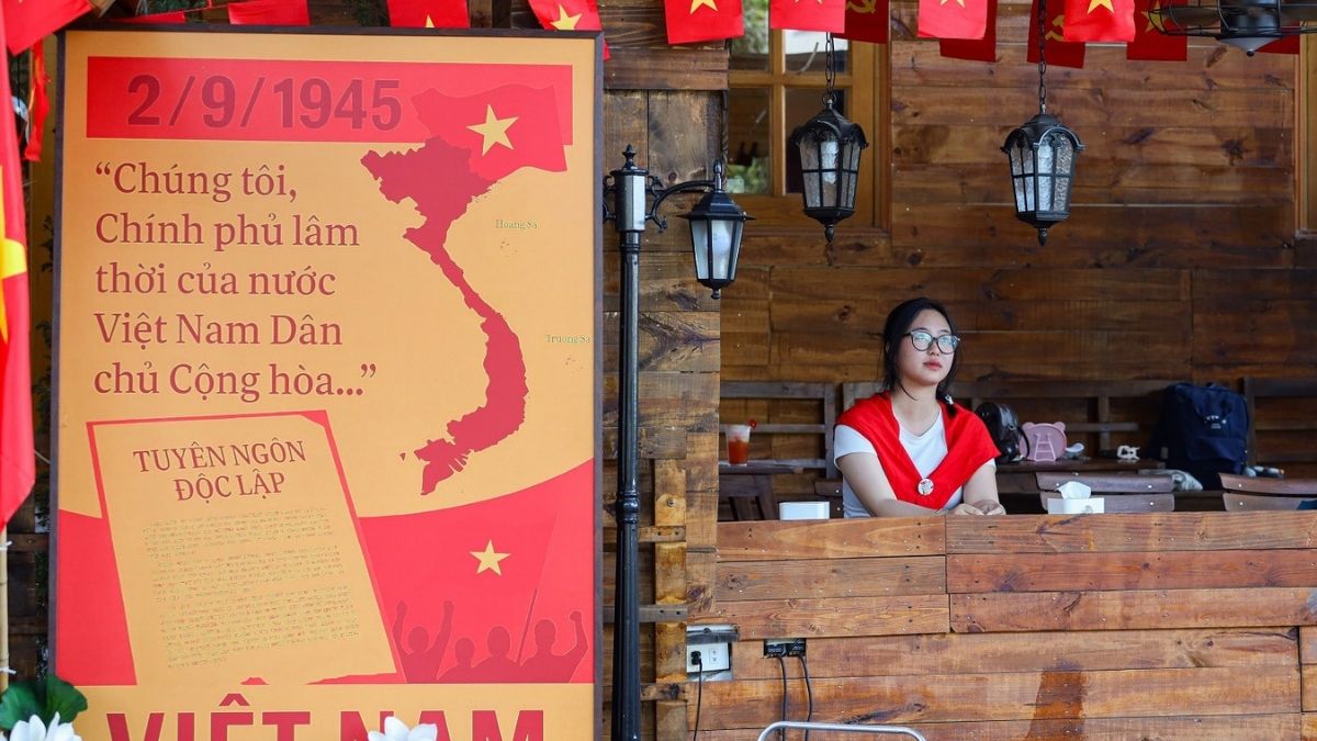 Trang trí quán cafe thu hút khách check-in dịp 2/9 - 3