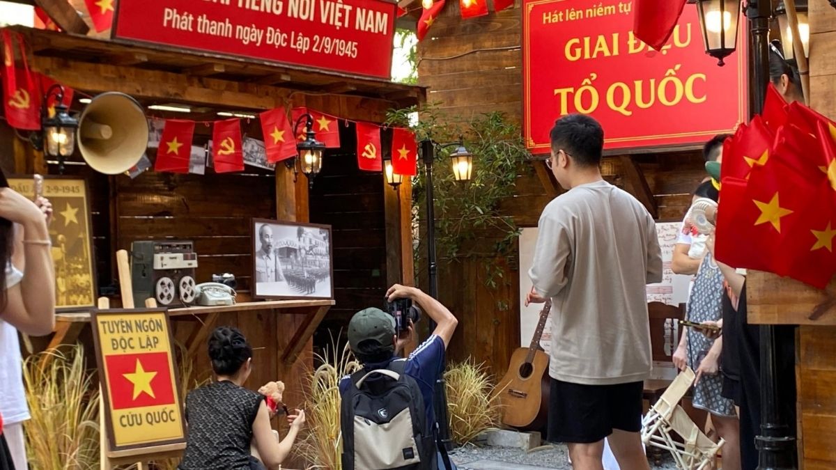 Trang trí quán cafe thu hút khách check-in dịp 2/9 - 5