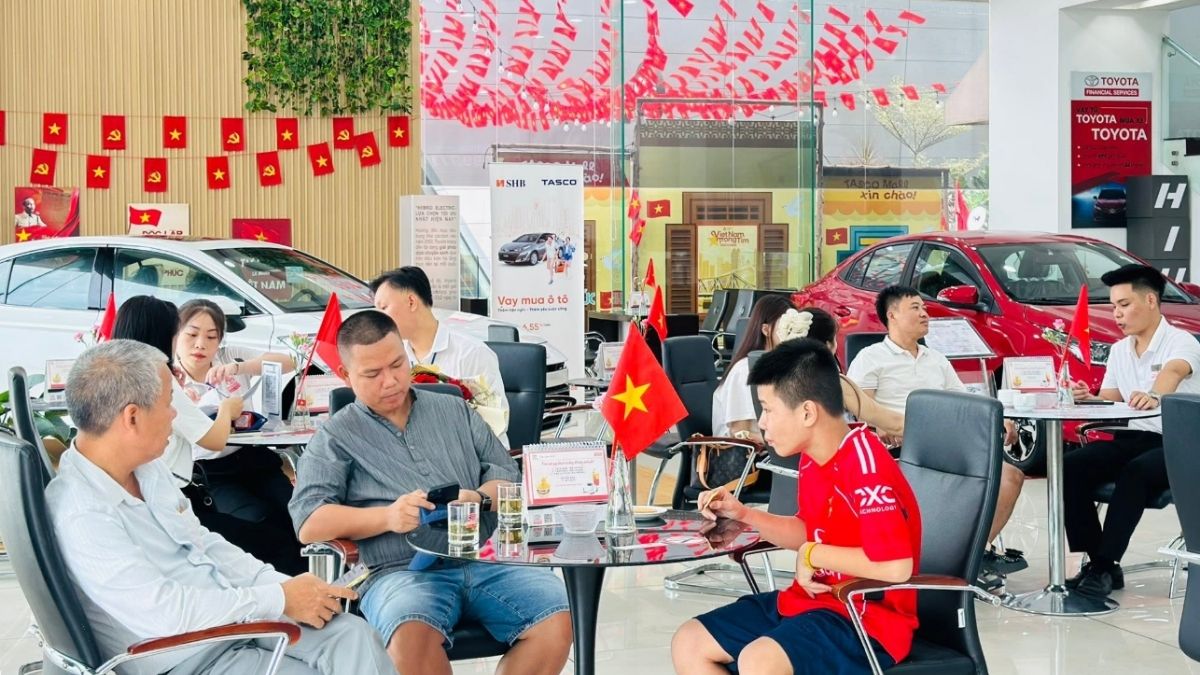 Trang trí 2/9 tại cửa hàng, showroom - 1